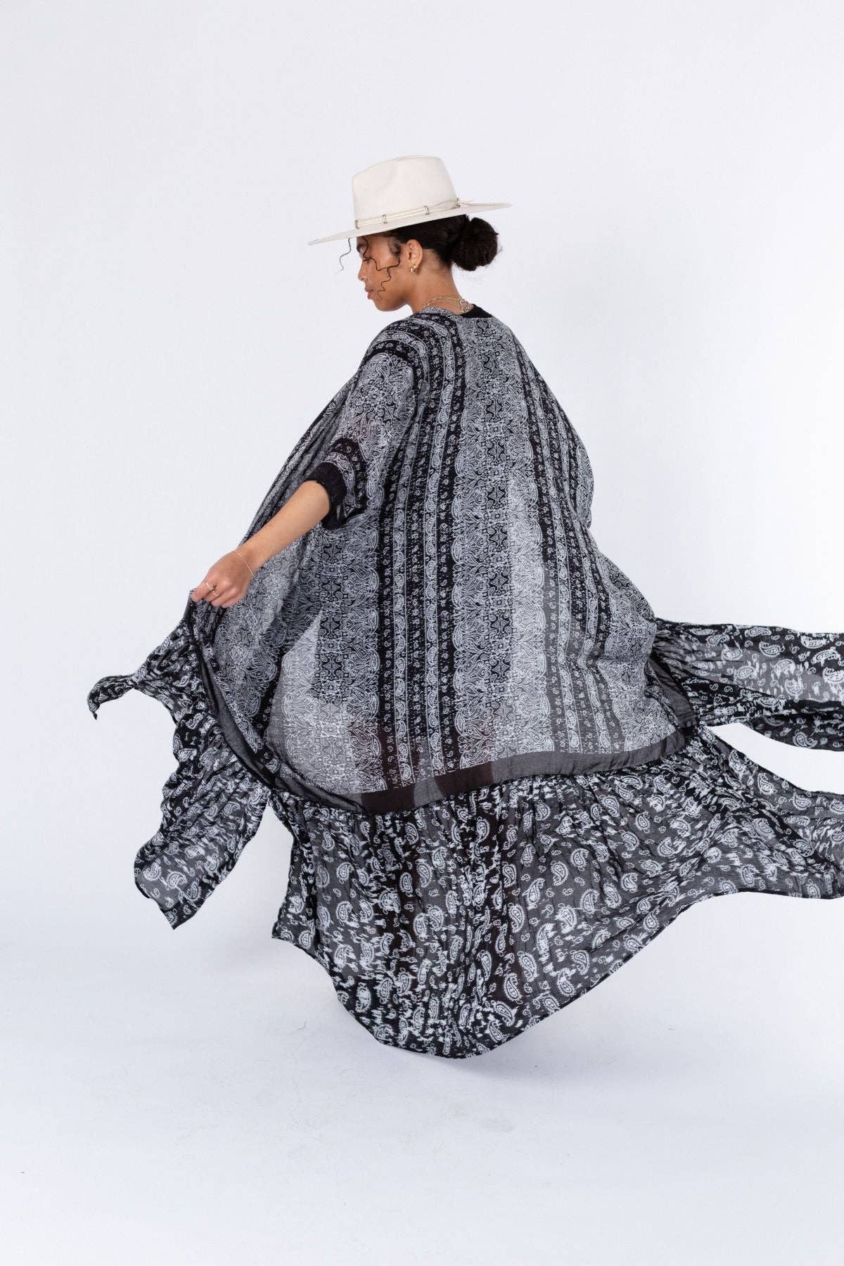 Paisley Tapestry Free Flow Duster Kimono - Black: Black / OS