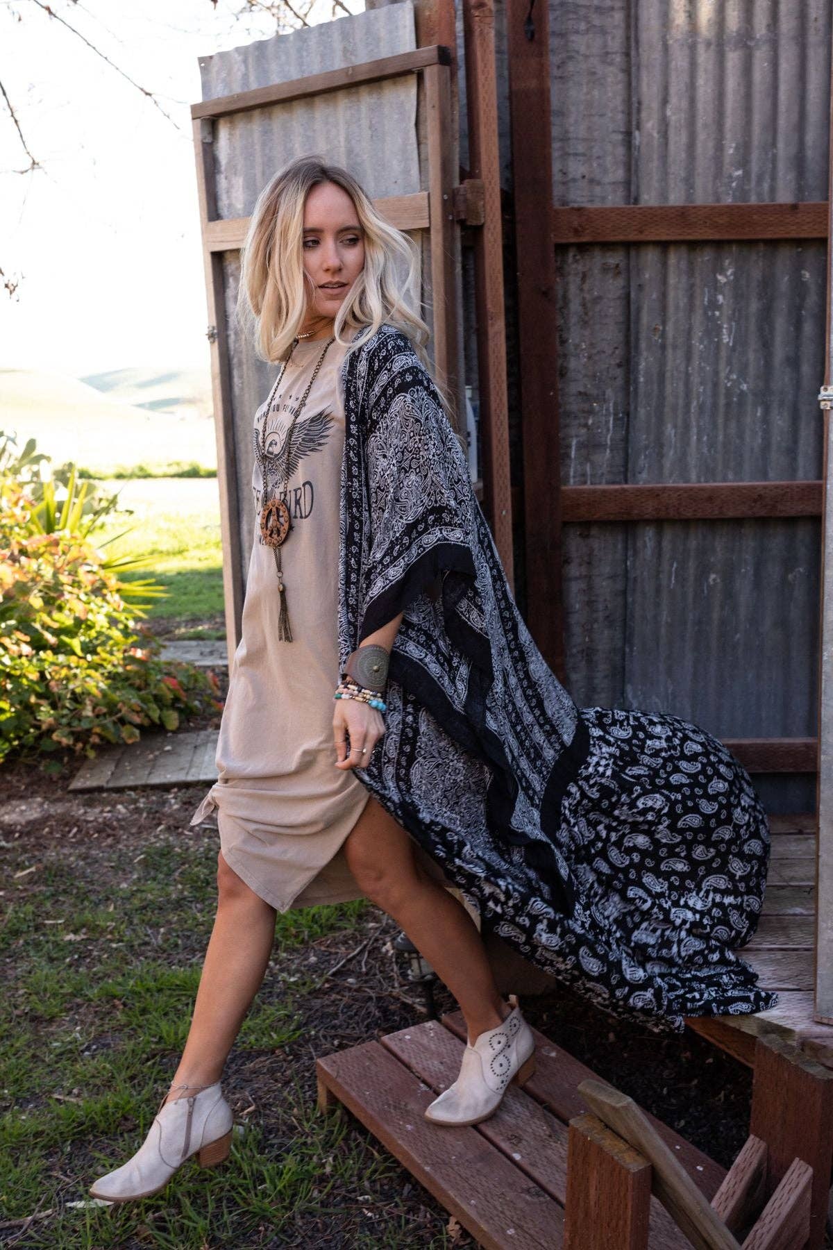 Paisley Tapestry Free Flow Duster Kimono - Black: Black / OS
