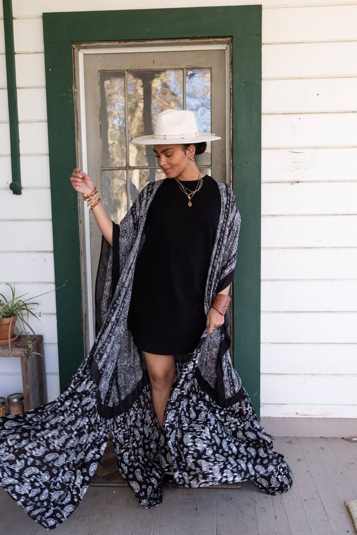 Paisley Tapestry Free Flow Duster Kimono - Black: Black / OS