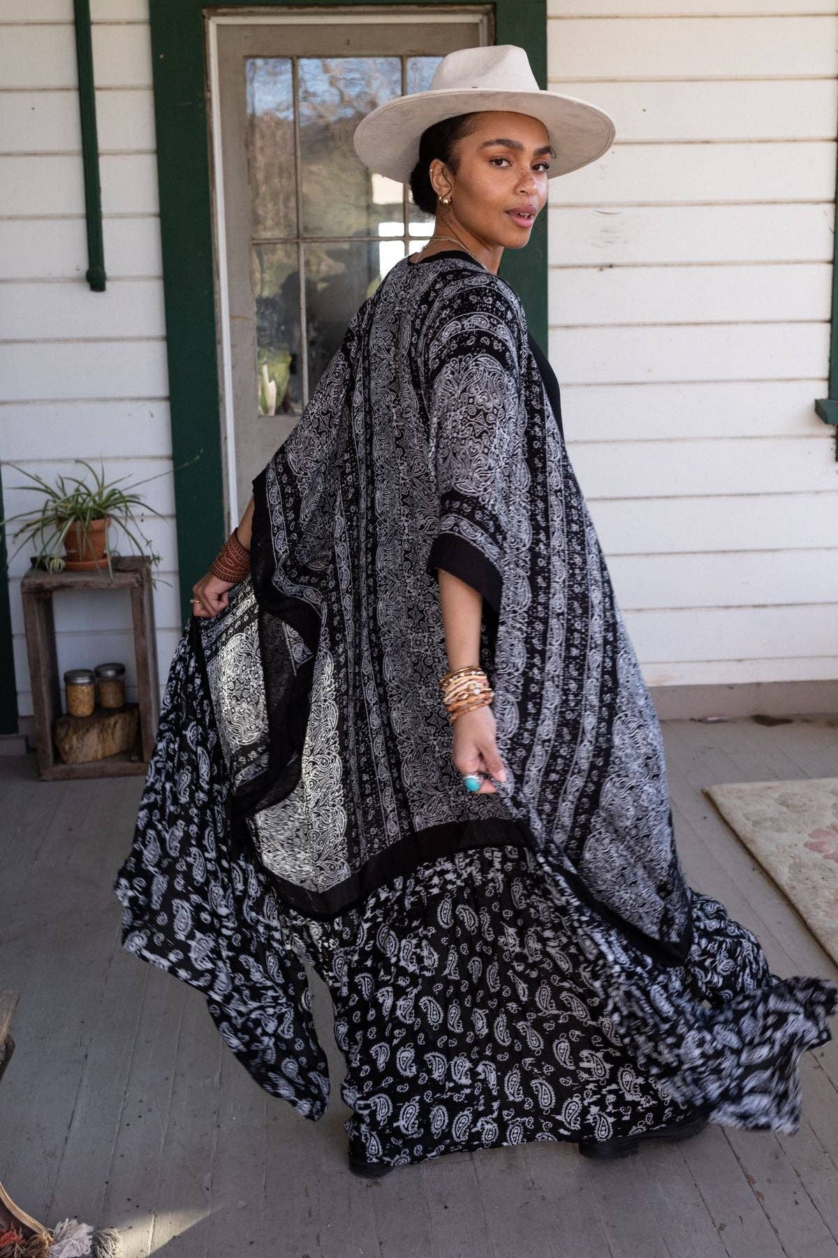 Paisley Tapestry Free Flow Duster Kimono - Black: Black / OS