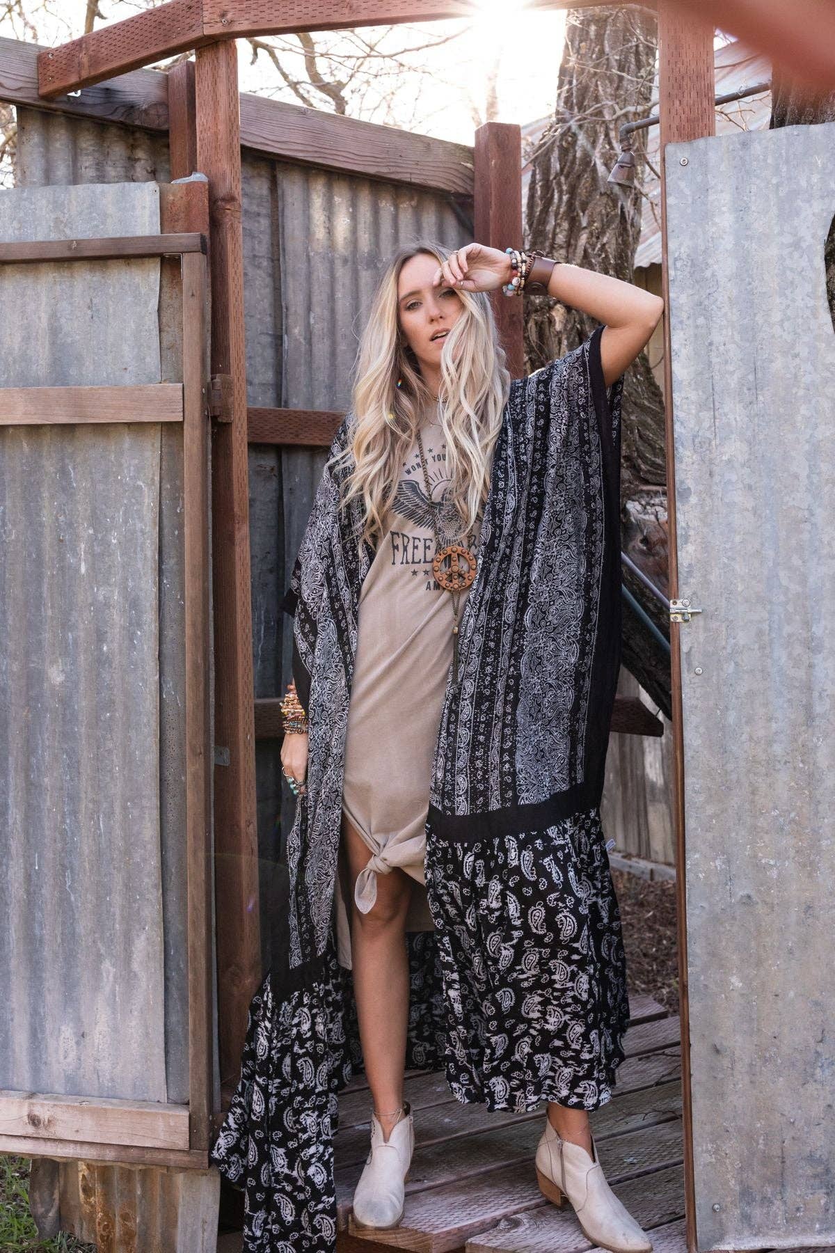 Paisley Tapestry Free Flow Duster Kimono - Black: Black / OS