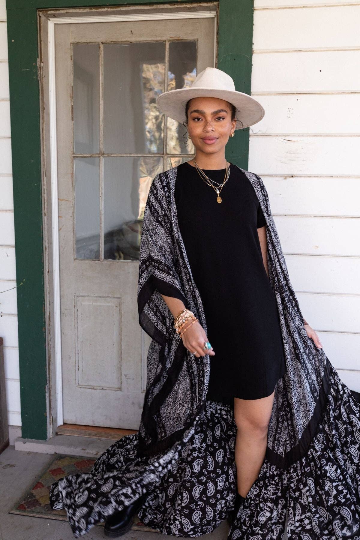 Paisley Tapestry Free Flow Duster Kimono - Black: Black / OS